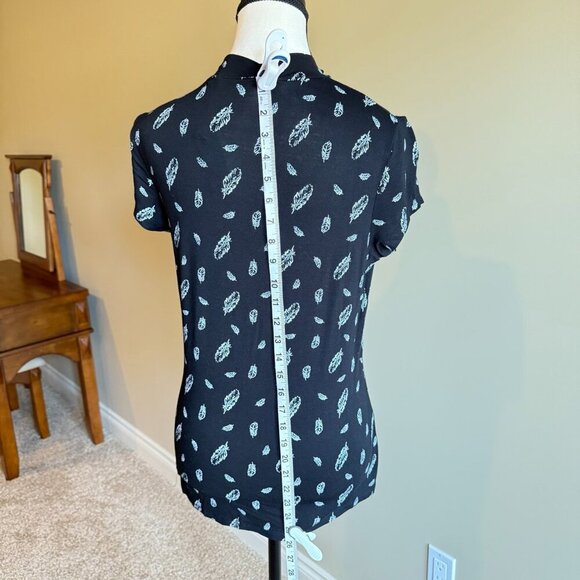 Reitmans viscose top shirt short sleeved with feather print - Picture 6 of 12